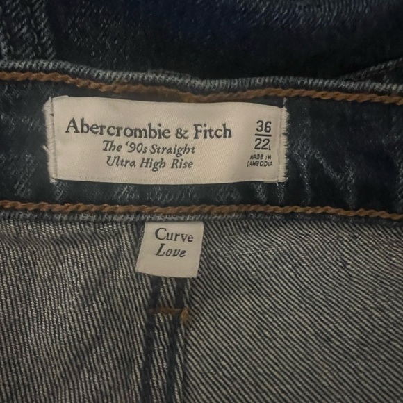 Abercrombie & Fitch Women  The 90s Straight Ultra High Rise Jeans - Picture 5 of 6